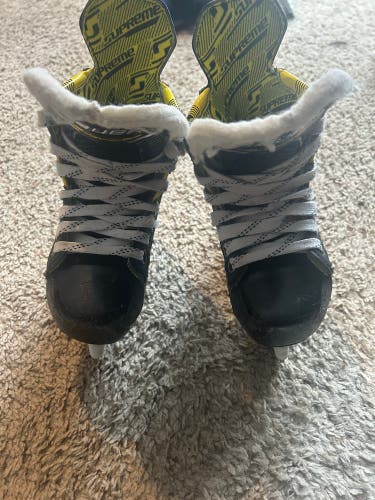 Youth (size 10) Bauer Supreme M4 Hockey Skates -  Excellent Used Condition!