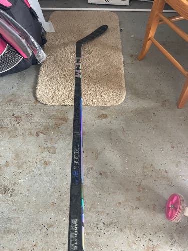 Intermediate CCM Ribcor Trigger 9 Pro Right Handed Hockey Stick P28 55 Flex (New)