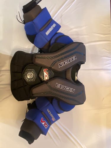Medium Vaughn V10 Goalie Chest Protector (Used)