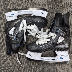 2023 True Pro Custom Hockey Skates Regular Width Pro Stock 7 (New)