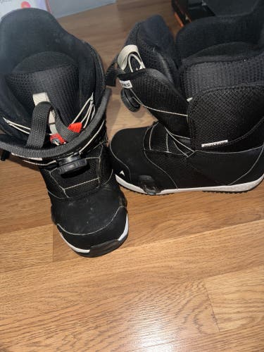 7Y (Big Kids / Youth) Burton Zipline Step On Snowboard Boots (Used)