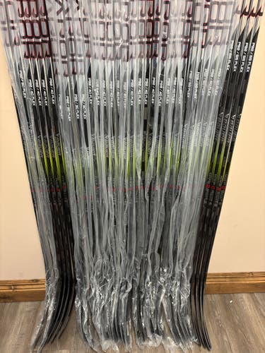 Junior Bauer Vapor Hyperlite 2 Right Handed Hockey Stick P92 40 Flex (New)