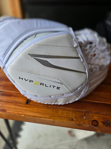 Bauer Vapor Hyperlite 2 Goalie Glove – FULL RIGHT – S23 – Demo / Like New