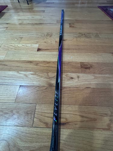 Senior Bauer Vapor FlyLite Right Handed Hockey Stick P28 70 Flex (New)