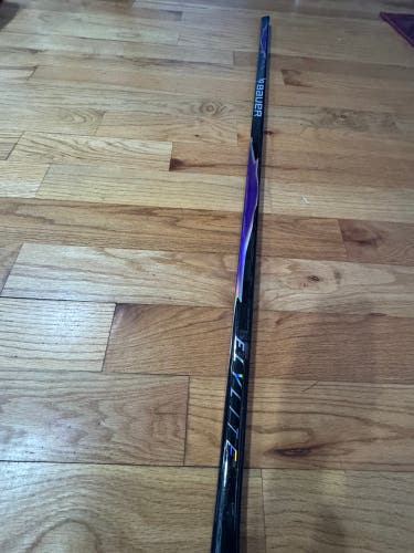 Senior Bauer Vapor FlyLite Right Handed Hockey Stick P28 70 Flex (New)