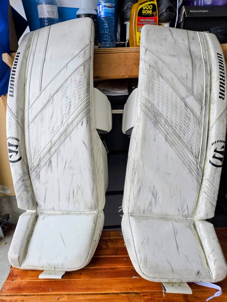 Warrior Ritual G6 E+ goalie leg pads, Intermediate size 32+1 White.