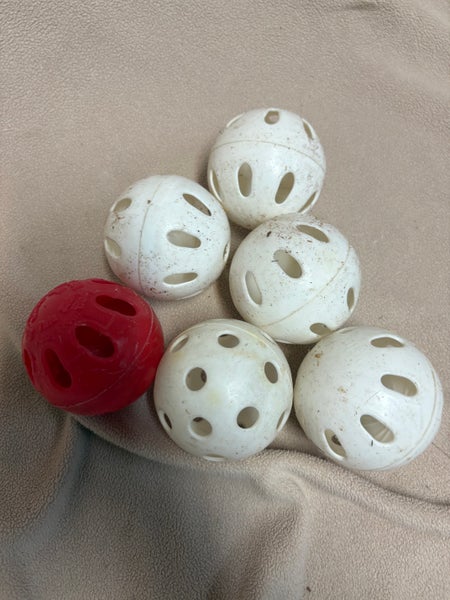 6 practice plastic balls (Used)
