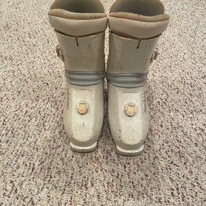 Mondo 26 & 26.5 Women's Ski Boots (Used)