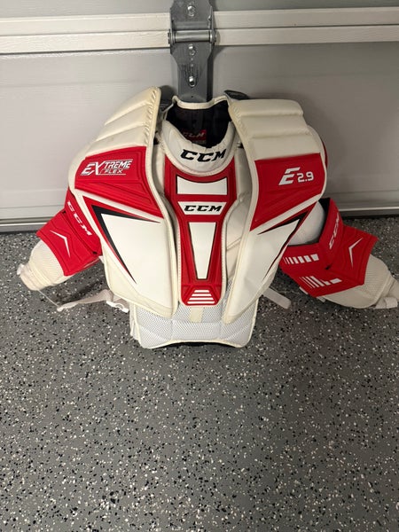 Small CCM EFlex 2.9 Goalie Chest Protector (Used)