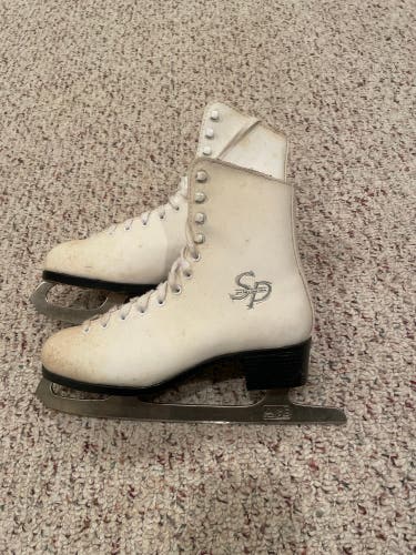 CCM Figure Skates Adult 9 (Used)