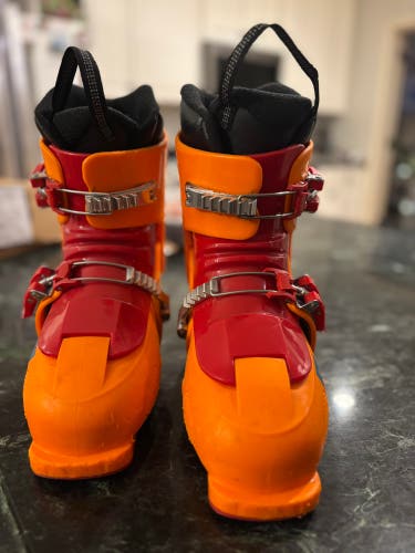 Mondo 23 & 23.5 Unisex Full Tilt Ski Boots (Used)