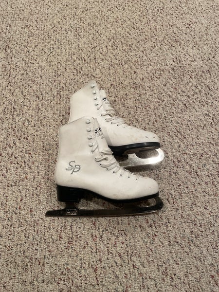 CCM Figure Skates Adult 8 (Used)