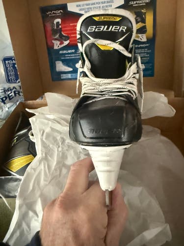 2020 Bauer Supreme 3S Pro Hockey Skates Regular Width 9 (Used)