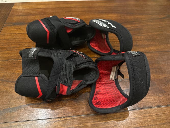 Junior Medium CCM JetSpeed Control Elbow Pads (Used)