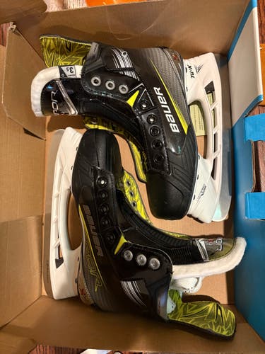 Bauer Vapor X4 Hockey Skates Regular Width Size 3.5 (New)