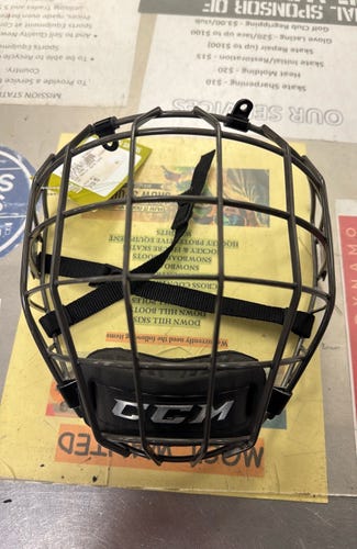 CCM FM680 wire mask cage Used Medium Gray Helmet FM 680 Adult SR Senior