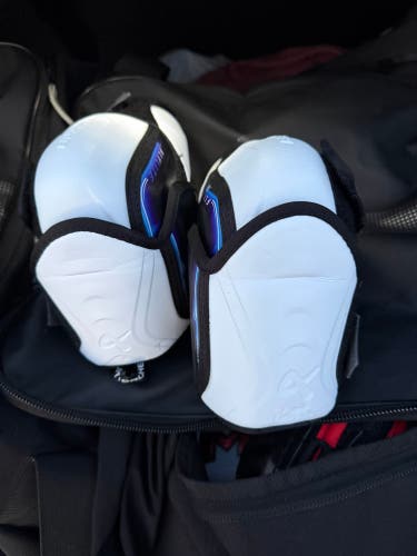 Intermediate Large Bauer Vapor Flylite Elbow Pads (New)