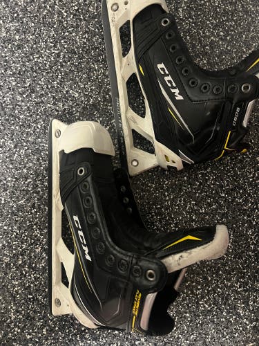 2018 CCM Tacks 9080 Hockey Goalie Skates Regular Width Size 6 (Used)