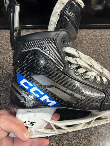 2022 CCM AS-V Pro Hockey Skates Regular Width Size 6.5 (Used)