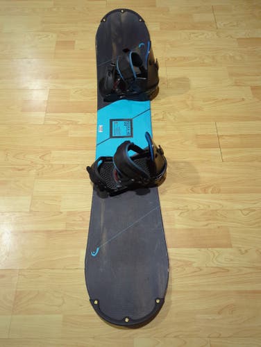 Unisex HEAD Rocka 4D Snowboard Freestyle With Bindings Medium Flex True Twin 142 cm (Used)