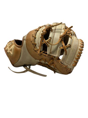 Used 44 PRO SIGNATURE SERIES BB/SB First Base RH Throw Chocolate And Almond 12 1/2" 11835-S000202328