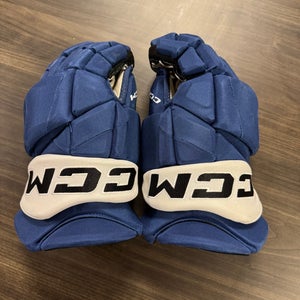 #76 ROMAN SCHMIDT Used CCM Gloves 15" Pro Stock