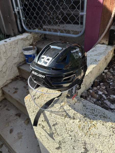 New Jersey devils playoff used 2025 Medium Bauer Re-Akt 155 Helmet Pro Stock (Used)