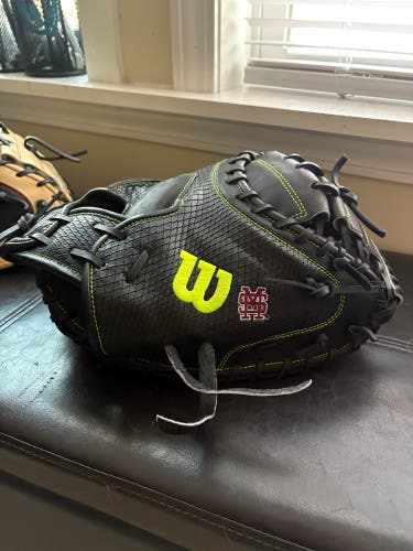 2025 Wilson A2000 1734 RH Catcher's Baseball Glove 34" (New)