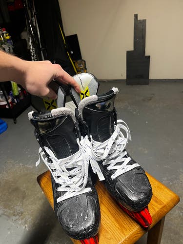 2023 Bauer Vapor Hyperlite 2 Hockey Skates Regular Width Pro Stock 7 (Used)