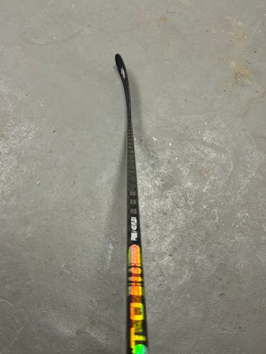 Intermediate Bauer Proto-R Right Handed Hockey Stick P28 40 Flex (Used)