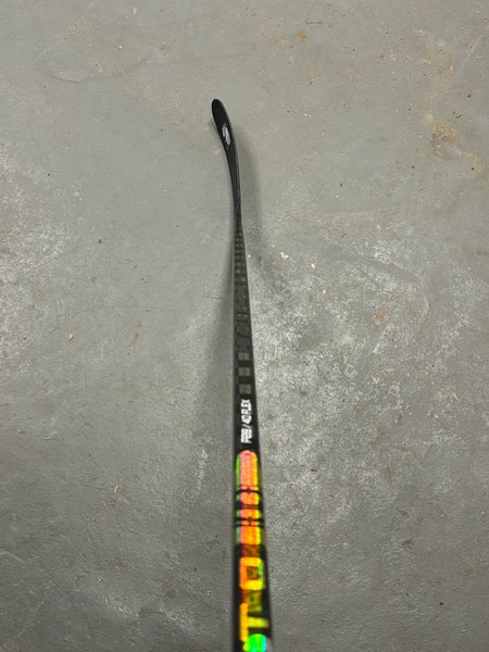 Intermediate Bauer Proto-R Right Handed Hockey Stick P28 40 Flex (Used)