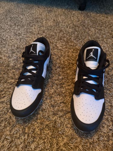 Men's Size M 12.0 (W 13.0) Nike Cleats Low Top Molded Cleats (New)