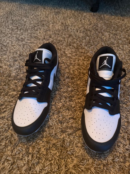 Men's Size M 12.0 (W 13.0) Nike Cleats Low Top Molded Cleats (New)