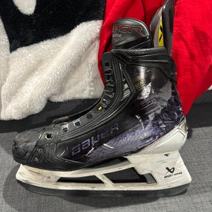 2023 Bauer Vapor Hyperlite 2 Hockey Skates Regular Width 10 (Used)