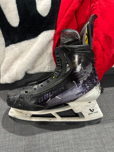 2023 Bauer Vapor Hyperlite 2 Hockey Skates Regular Width 10 (Used)