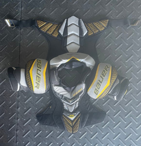 Large Senior Bauer Supreme TotalOne NXG Shoulder Pads (Used)