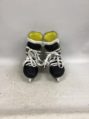 Used CCM TACKS 9350 Youth Hockey Skate Youth 09.0 11851-S000041975