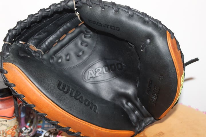Catcher's RH Wilson A2000 Baseball Glove 32.5" (Used)