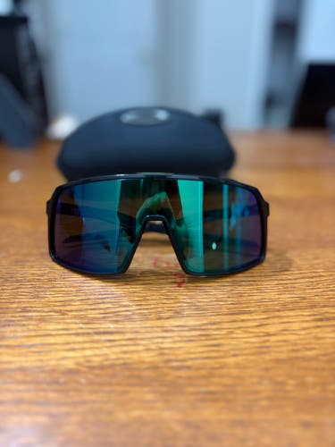 Black Men's Adult One Size Fits All Oakley Sutros Prizm Jade Lens Sunglasses (Used)