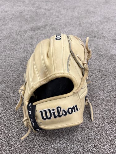 Pitcher's RH Wilson A2000 Baseball Glove 12" (Used)