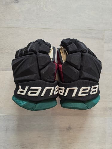 Arizona Coyotes (Kachina) Bauer Vapor Hyperlite Gloves 14" Pro Stock (Used)