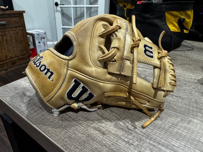 Wilson A2000 RH Baseball Glove 11.5" (Used)