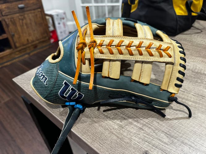 Wilson A2000 RH Baseball Glove 12.75" (Used)