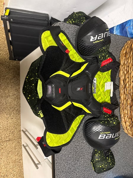Men's Medium Junior Bauer Vapor 3X Shoulder Pads (Used)