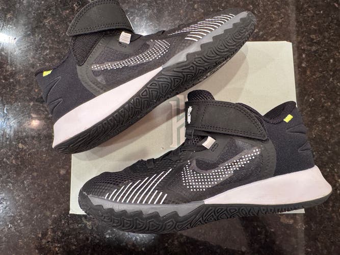Kyrie Flytrap 5 PS 'Black Anthracite' Basketball 2Y (Big Kids / Youth) Nike Shoes (Used)