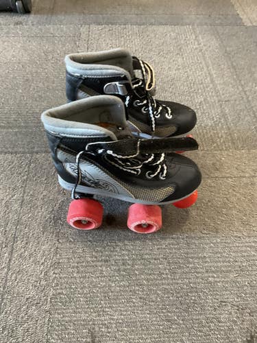 Used RollerDerby QUAD SKATES Junior Roller Quad Skates Black Junior 01 11614-S000228297