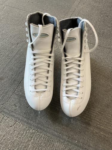 Used Riedell ONYX 100 WomensFigure Skate White Senior 7 11614-S000228289