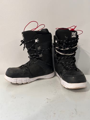 Size M 10.0 (W 11.0) DC Phase Snowboard Boots (Used)