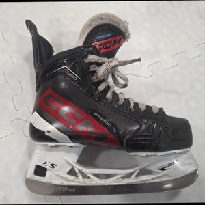CCM JetSpeed FT680 Hockey Skates Regular Width Size 4 (Used)