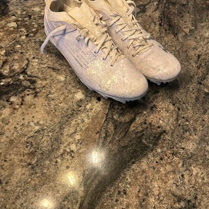 White Men's Size M 9.5 (W 10.5) Under Armour Spotlight Low Top (Used)